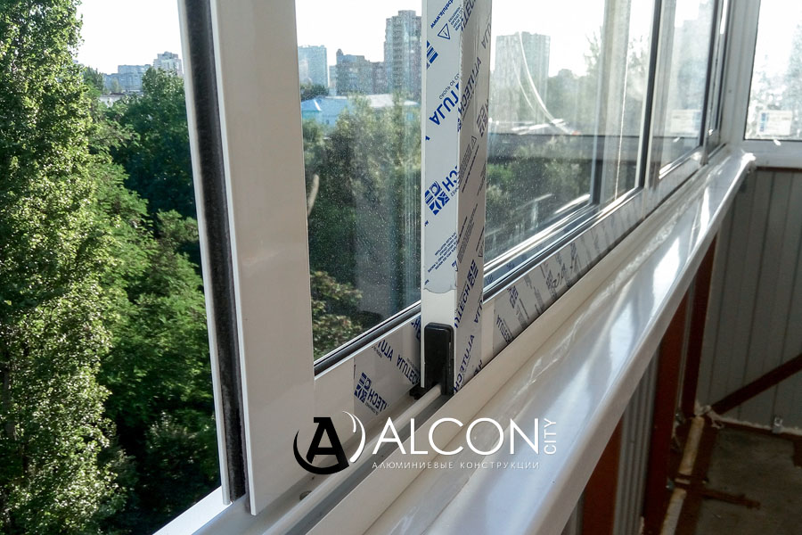 Раздвижные балконные рамы из алюминия в Орле